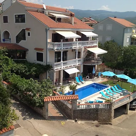 Apartments Villa Vera Novi Vinodolski Exterior photo